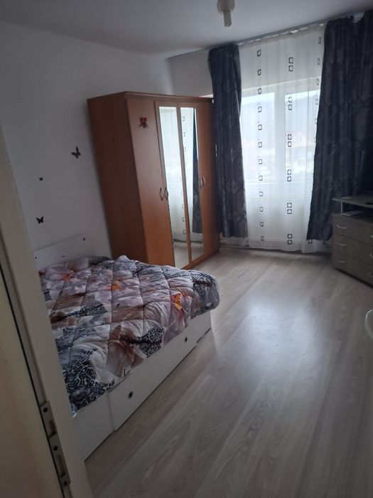 Închiriez apartament