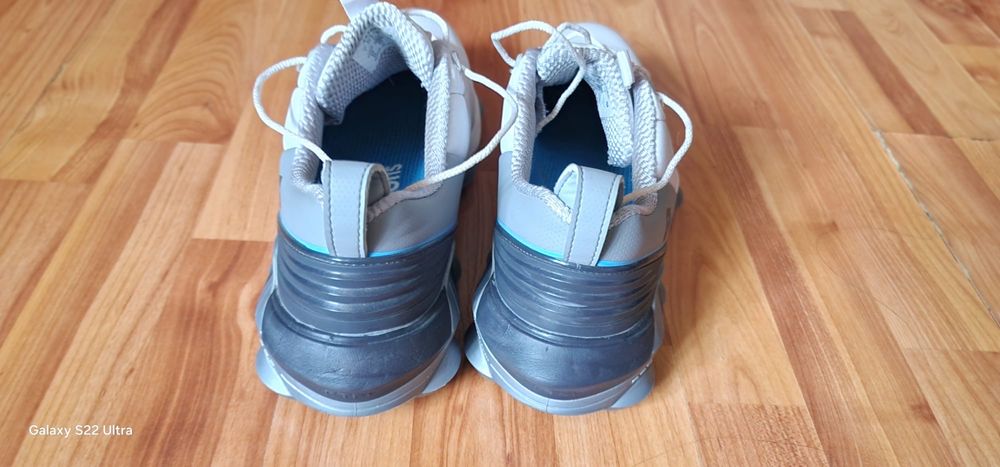 Vand adidasi din piele