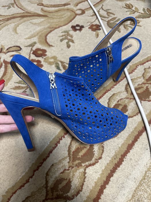 Продам женские босоножки