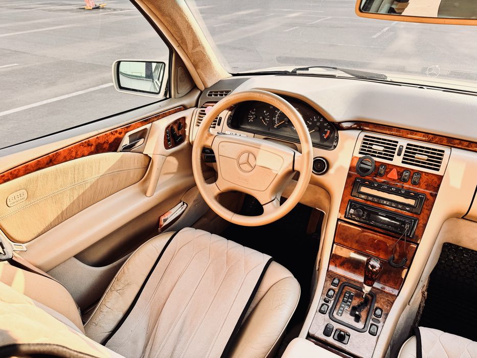 Продам Mercedes E320 w210 в отличном состоянии
