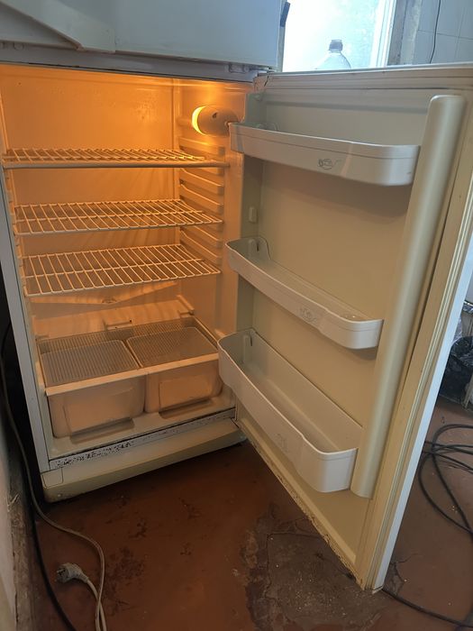 Холодильник Indesit хороший срочно
