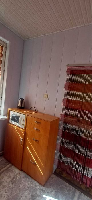 Kvartiraga odam qo'yamiz uy egasi bilan 1 xonasi beriladi maklerskiy