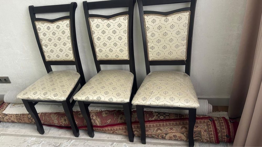 Продается стол со стульями