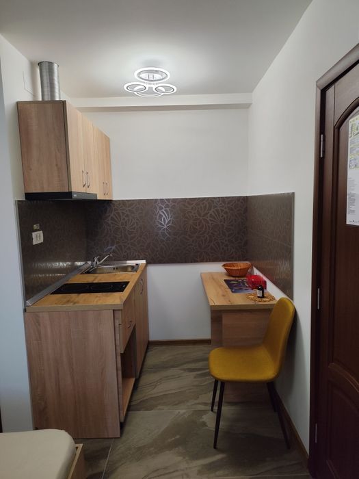 Închiriez 7 camere + Apartament