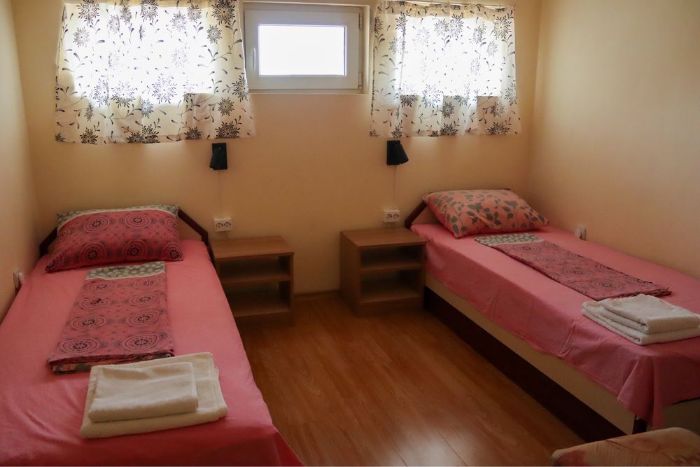 Дава се под наем Тристаен апартамент в Бургас, Сарафово - 70 кв.м за 408 € - Снимка #3