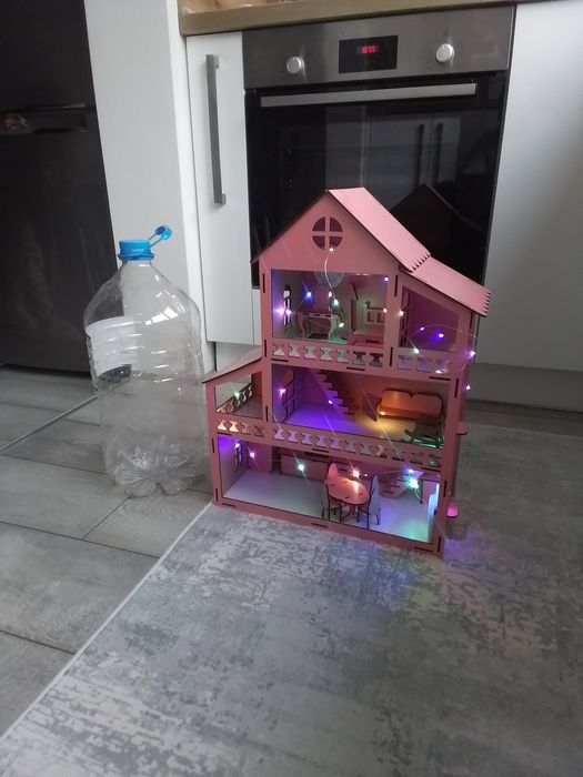 Дървена къща за кукли /къща на кукла барби /