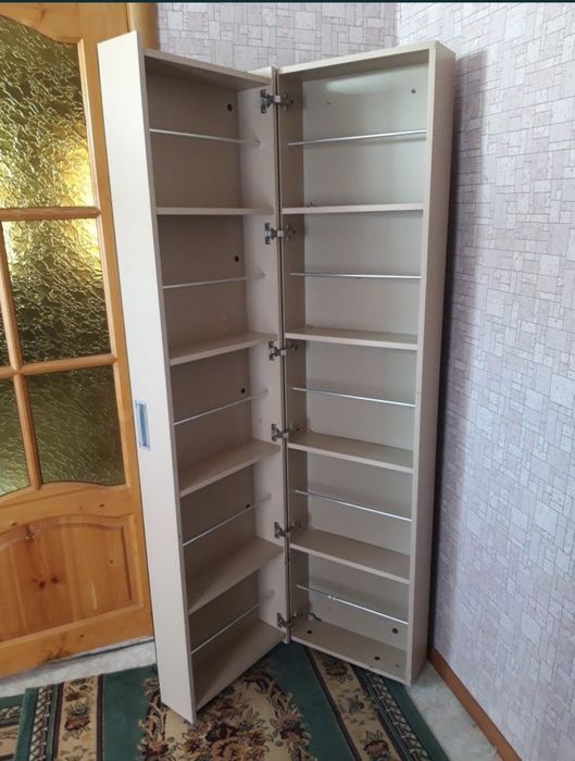 Продам обувницу со зеркалом