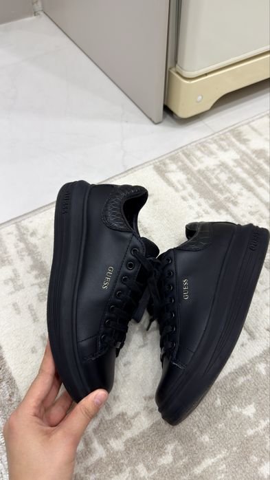 Guess кроссовки 37 размер