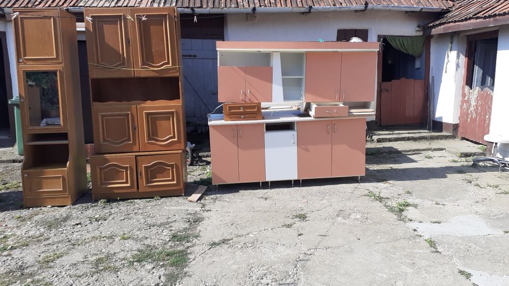 Vând mobilă de sufragerie și bucătărie