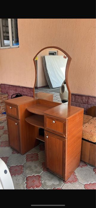 Продам шкавчик зерало