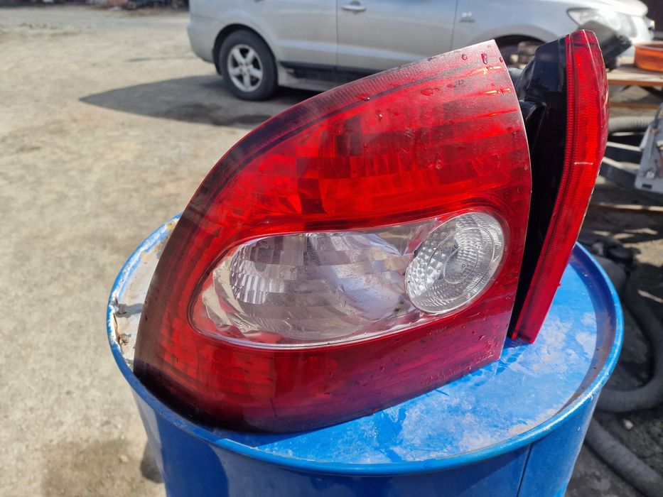 Срочно продам фары на приору седан