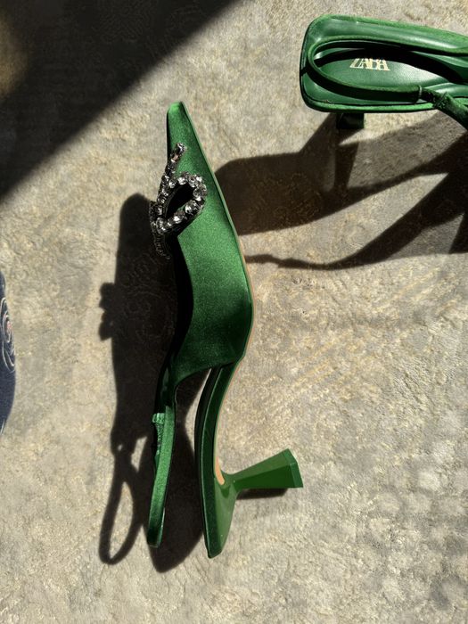 Женская обувь.