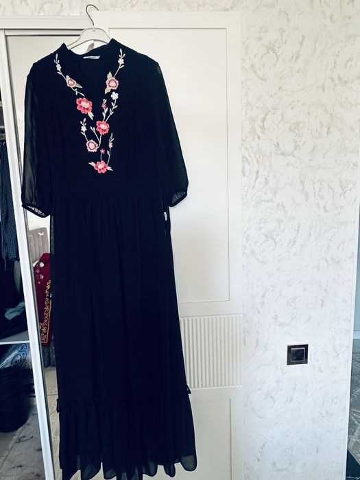 Киімдер сатылады