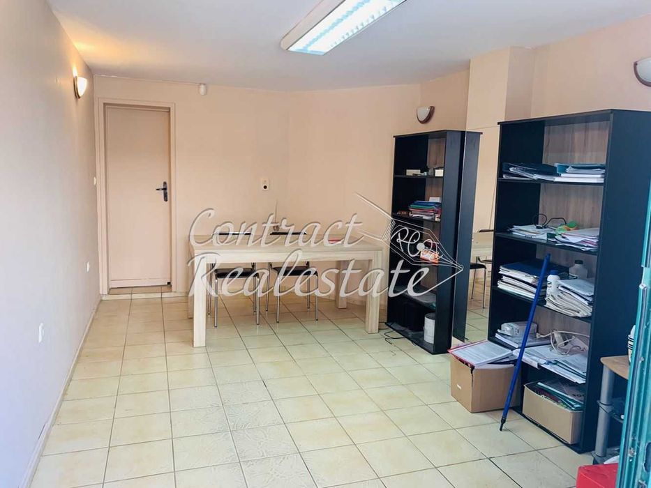 Дава се под наем Магазин в Варна, Център - 15 кв.м за 253.98 € - Снимка #2