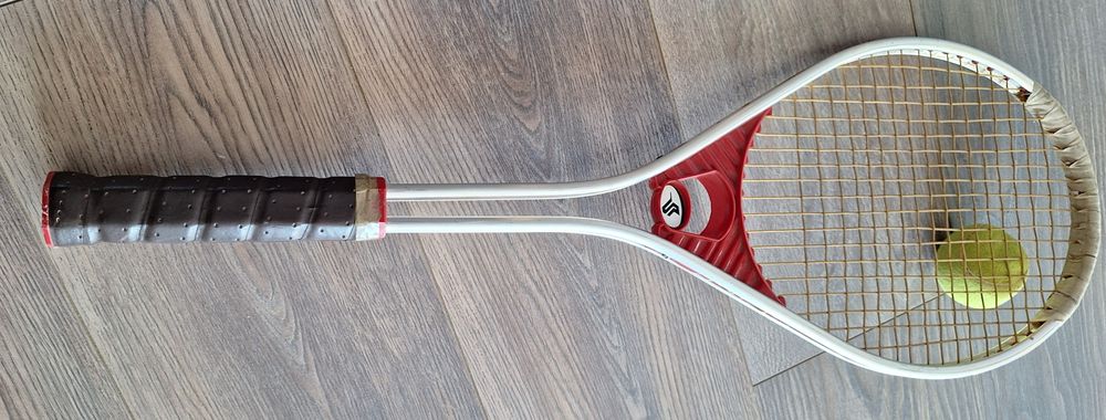 Ракета за тенис на корт