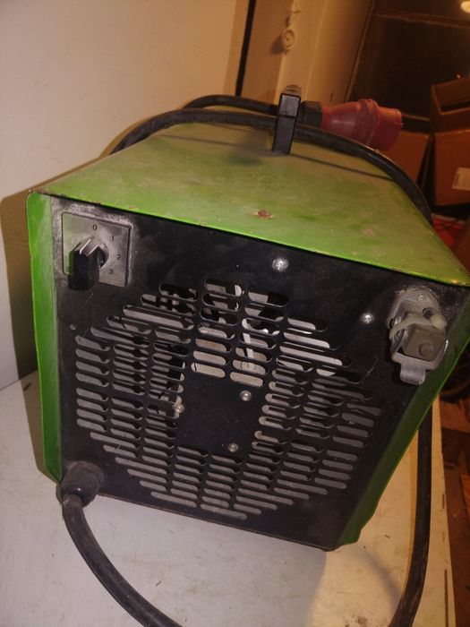 Голям електрически трифазен калорифер REMKO
Мощност на отопление 30kW