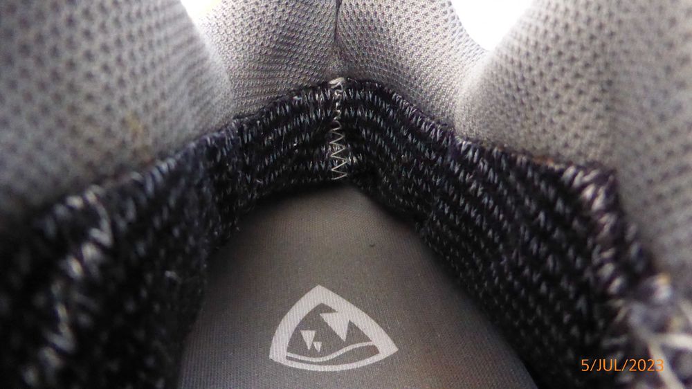 ghete piele new balance 977