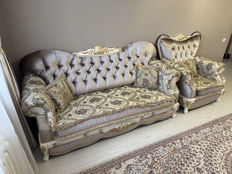 Срочно продается диван с креслом