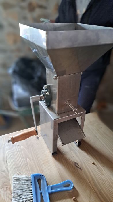 Машина за чупене на лешници