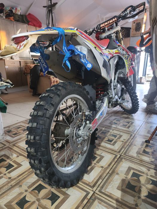 Vând Honda CRF250R - enduro