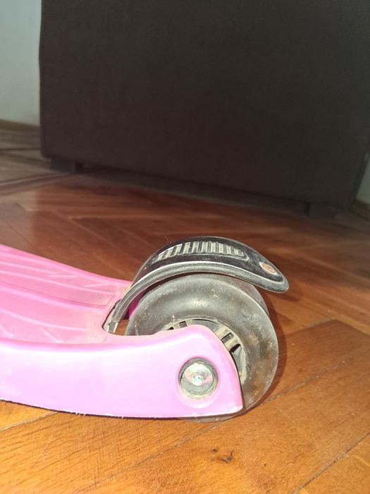 Продавам 2 детски използвани тротинетки