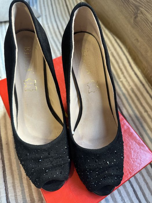 Дамски обувки на висок ток