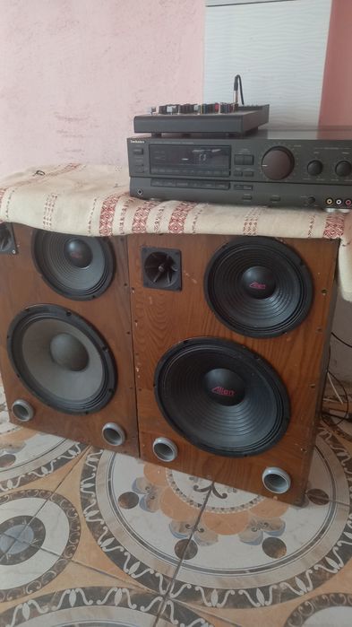 2 boxe   pe 12 ingh. 150w buc. Mixer cu Bluetooth nou. Statie technics  cu  ieșirii  ventilator răcire.  1100 lei  vinga jud arad.