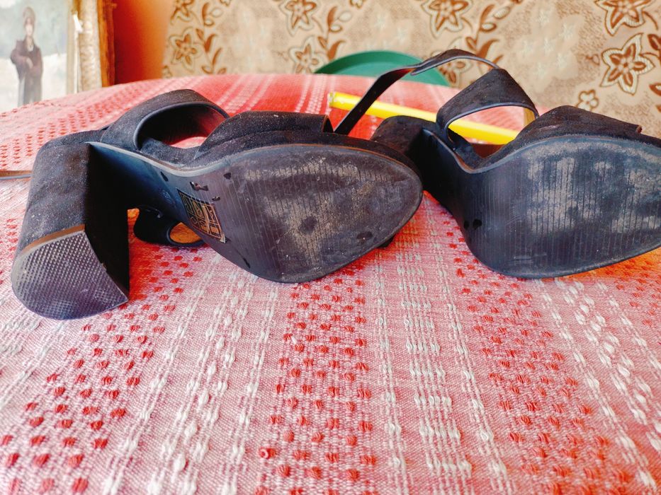 Sandale elegante damă Kayla toc gros –aspect întors / catifelat și barete late – Mărime 36