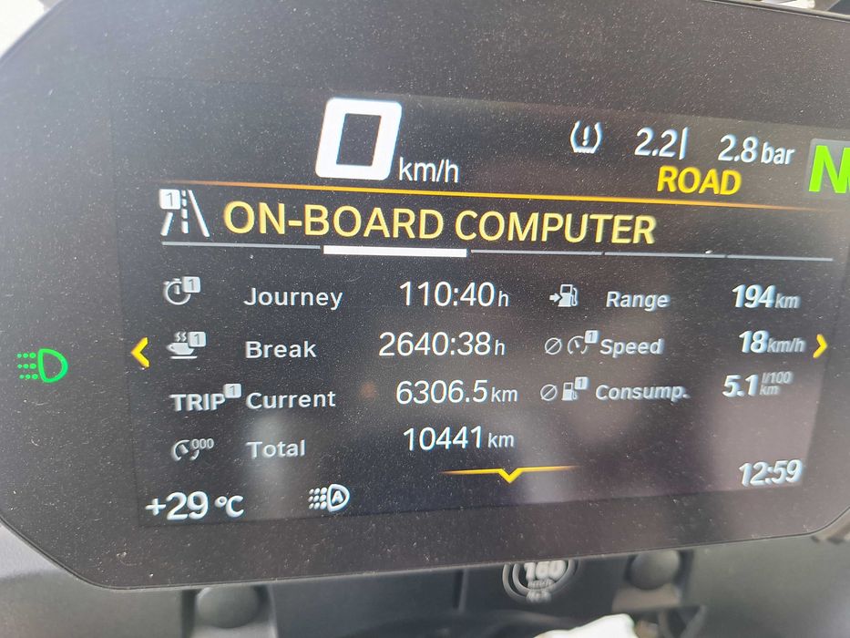 Motoyard vinde BMW F900GS cu doar 11399