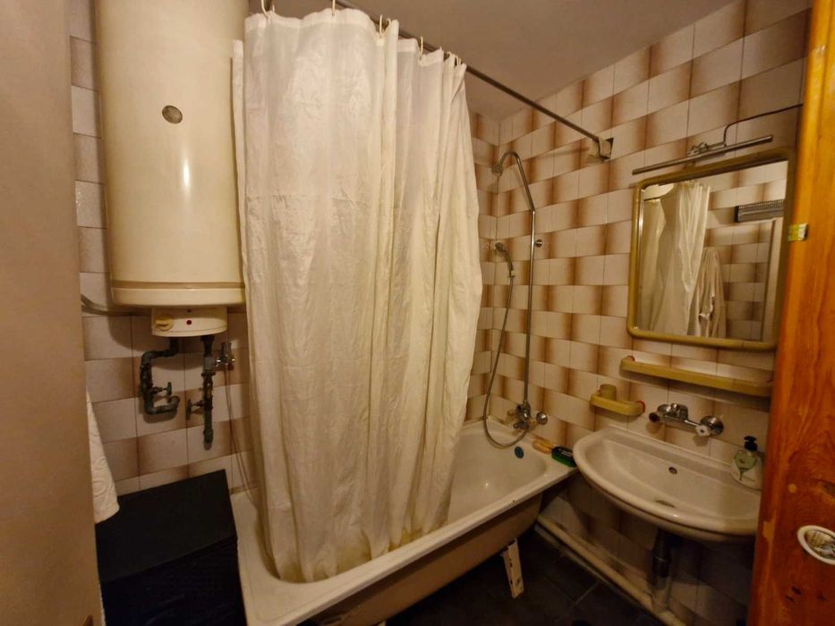 Продава се Тристаен апартамент в Ямбол, Златен рог - 98 кв.м за 1021 €/кв.м - Снимка #9