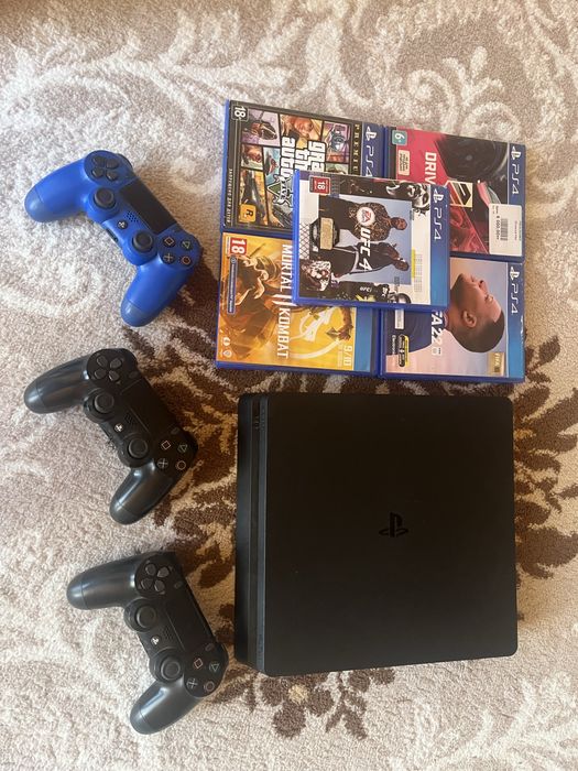 Продам Ps4 в хорошем состояний