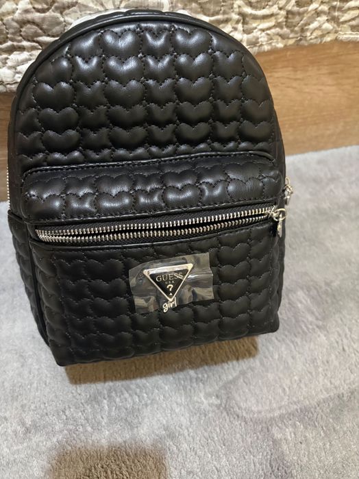 Раничка guess черна
