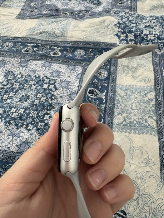 Продам Apple Watch series 3 42mm