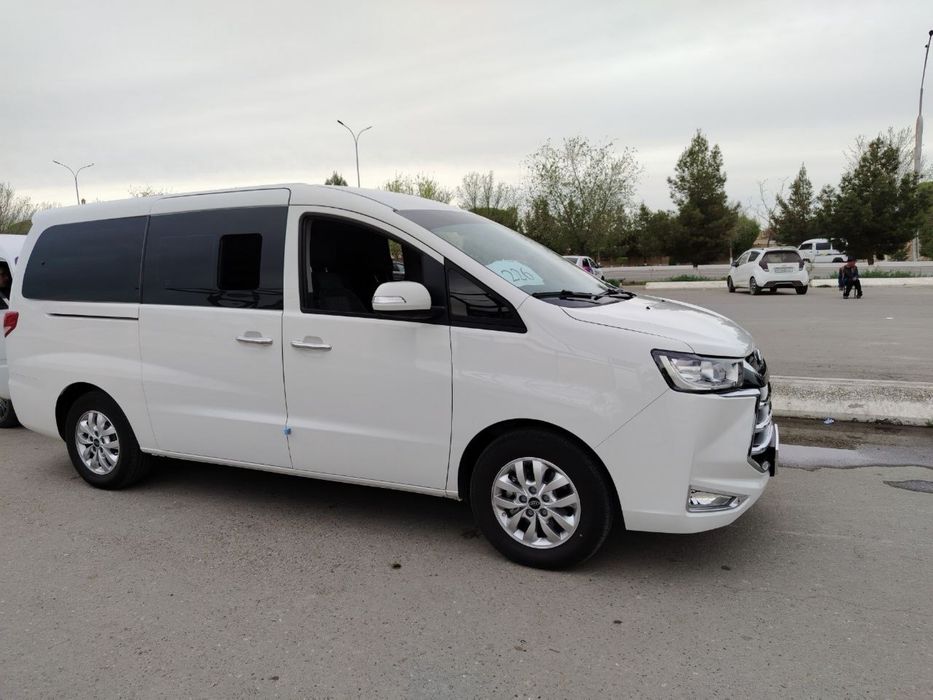 Jac минивен сотилади