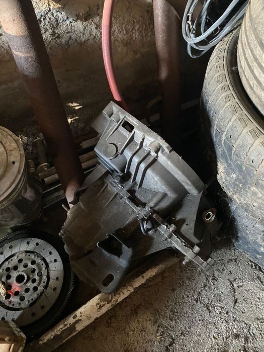 Продается мкпп и двигатель на приору 1 поколения