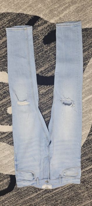 Blugi bershka albastri