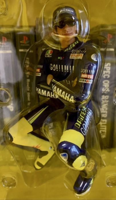 Macheta motocicleta si figurina Motogp 1/12  Anul 2005 Yamaha V. Rossi