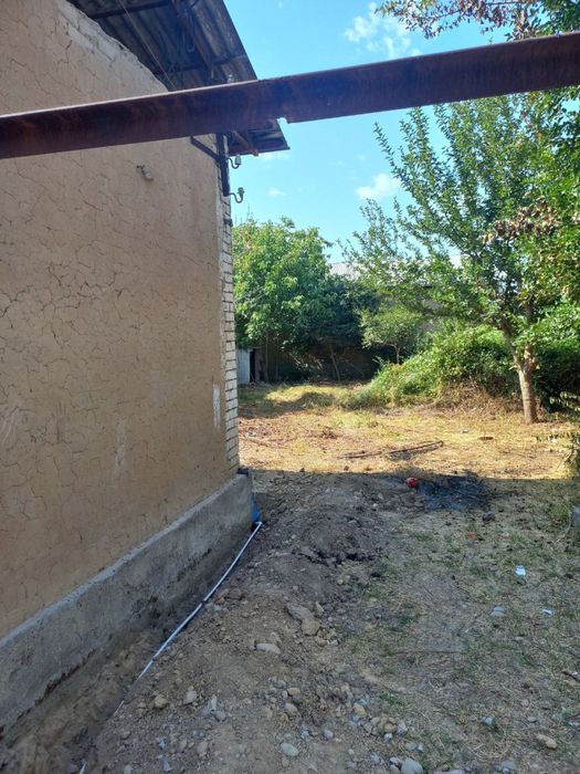 Zangiota bogzor kochasi 6 sotu yer sotiladi 2 xona uyi bilan srocna