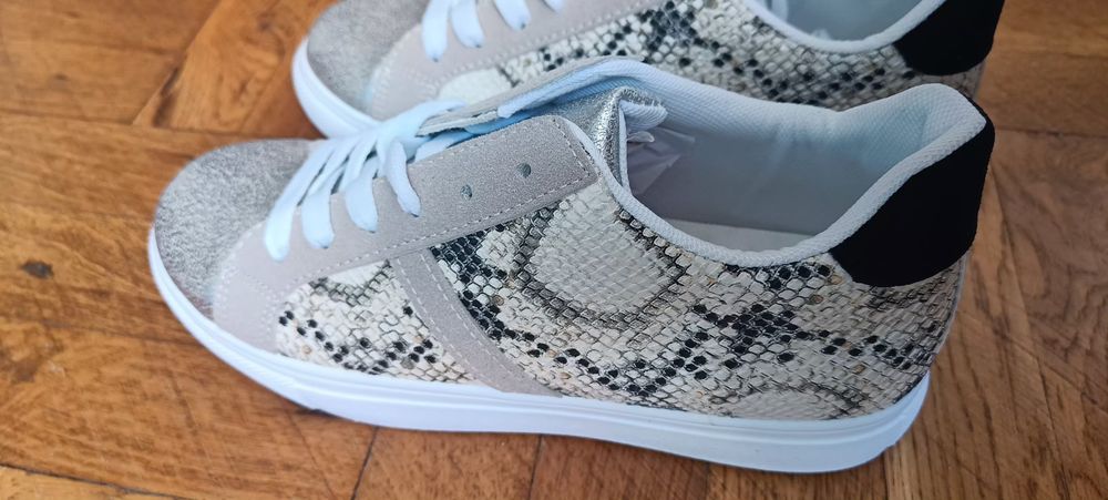 Сандали и пролетни кецове