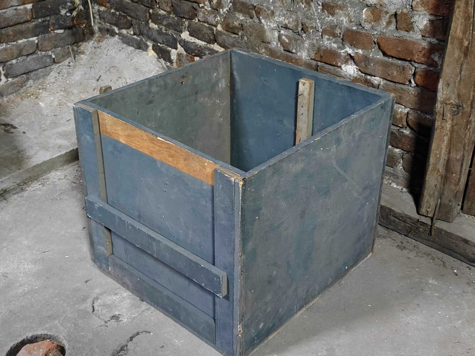 2 масивни сандъка