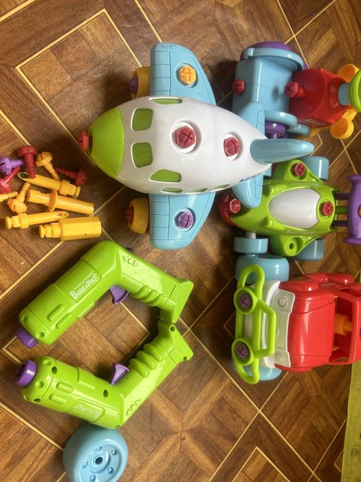 Продам два конструктор со шруповертом