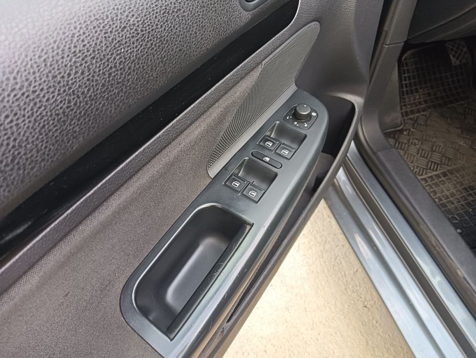 Vând golf 6 ..1.6 tdi 2012 Nr rosi încă valabile programată rar 21-09-26 efectuat și RAR