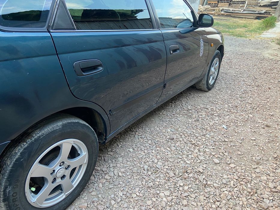 Прадается Toyota карина.Е в хорошем состояние