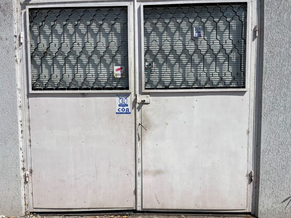 Метална гаражна врата