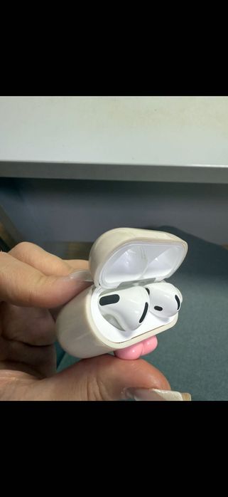 Наушники AirPods 4