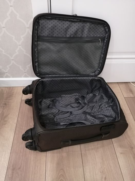 Продам чемодан 60см на 40см.