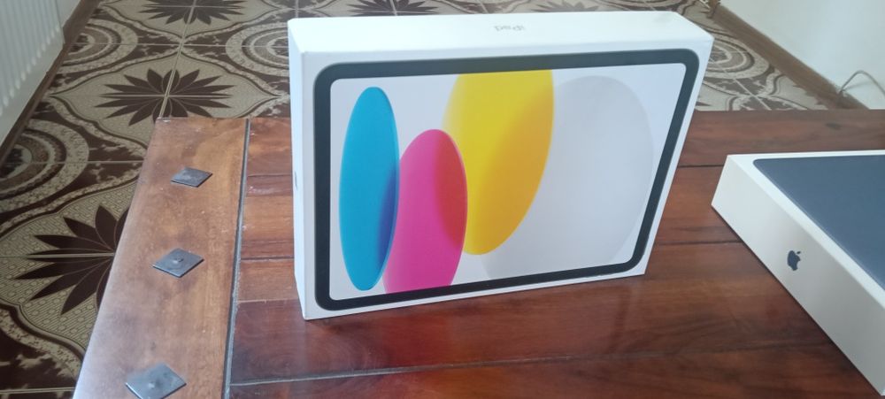Tableta iPad a16,model 2025 și macbook neo 13 inchi