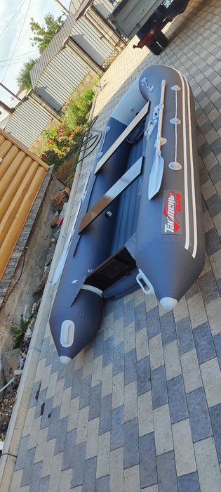 Продам Лодку с мотором