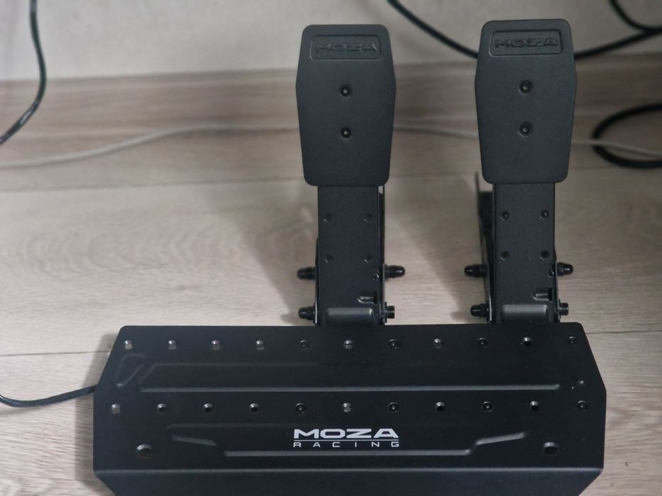 Продам игровой руль moza r5 bundle