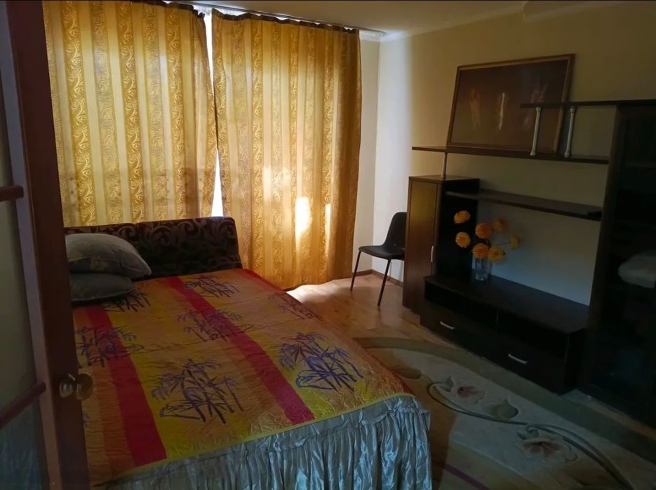 Продаётся 2 комн остановка Диана